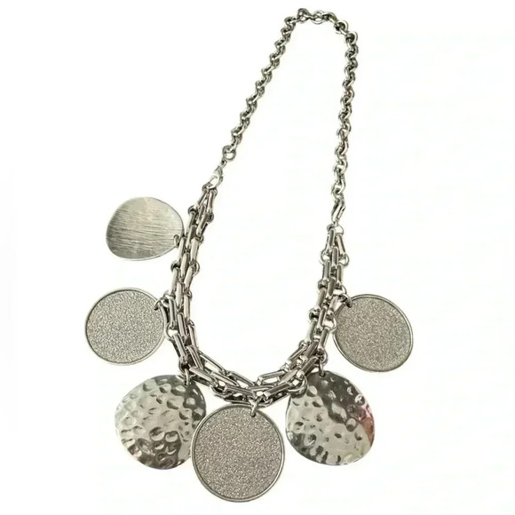 NWOT SILVER SPARKLY CIRCLE CHARM NECKLACE - Picture 3 of 3